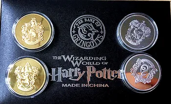 4pcs/Set Hogvartso Emblemos progines Monetas, monetų atvėsti, dovanų dėžutėje