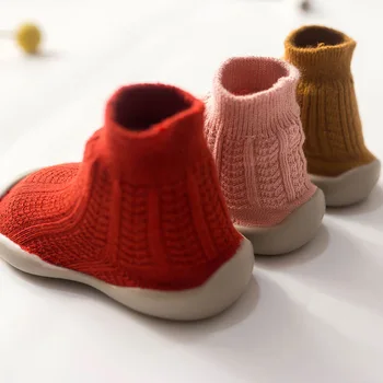 Kūdikio batai su gumos pado Baby girl grindų kūdikių bateliai neslidžiais animacinių filmų bateliai baby bamblys guminis padas kojinės